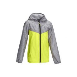 Kurtka Hike 150 dla chłopców. Zielone kurtki chłopięce przeciwdeszczowe QUECHUA. Za 39,99 zł.