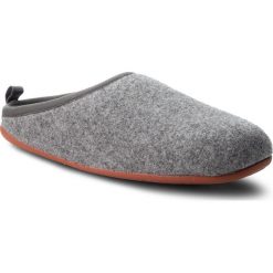 Kapcie CAMPER - Wabi 18811-061 Tweed Gris. Szare kapcie męskie marki Camper, bez wzorów, z tworzywa sztucznego. W wyprzedaży za 209,00 zł.