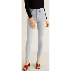 Mango - Jeansy Soho. Niebieskie jeansy damskie Mango, z aplikacjami, z elastanu, z podwyższonym stanem. Za 139,90 zł.