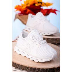 Białe buty sportowe sznurowane casu 204/25m. Białe buty dziewczęce sportowe Casu, bez wzorów, na sznurówki. W wyprzedaży za 39,99 zł.