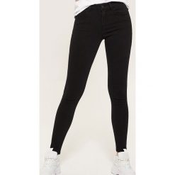 Jeansy skinny - Czarny. Czarne rurki damskie House, z jeansu. Za 79,99 zł.