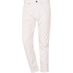 Jeansy męskie regular: CLOSED COOPER Jeansy Slim Fit offwhite