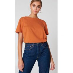 NA-KD Basic T-shirt oversize - Orange. Pomarańczowe t-shirty damskie marki NA-KD Basic, bez wzorów, z bawełny, bez kołnierzyka. W wyprzedaży za 24,57 zł.