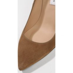 LK Bennett FERN Szpilki light biscuit. Brązowe czółenka damskie LK Bennett, bez wzorów, ze skóry, klasyczne, bez obcasa, na szpilce, bez zapięcia. Za 1069,00 zł.