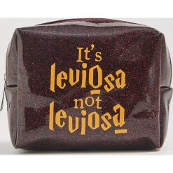 Błyszcząca kosmetyczka Harry Potter - Bordowy. Czerwone kosmetyczki damskie Sinsay, bez wzorów. Za 19,99 zł.