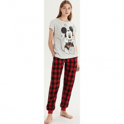 Piżama Mickey Mouse - Jasny szar. Szare piżamy damskie marki Sinsay, l, z motywem z bajki. Za 69,99 zł.