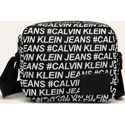 Calvin Klein Jeans - Torebka. Czarne listonoszki damskie Calvin Klein Jeans, bez wzorów, z jeansu, bez dodatków. Za 269,90 zł.