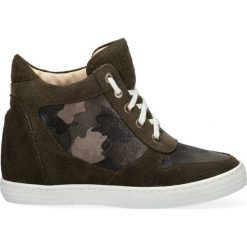 Sneakersy zielone moro. Zielone trampki i tenisówki damskie Arturo Vicci, z aplikacjami, ze skóry, bez zapięcia. Za 149,50 zł.