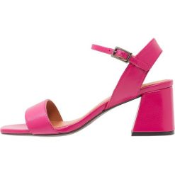 Sandały damskie: L’INTERVALLE PERLA Sandały fushia