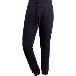 Michael Kors Spodnie treningowe black. Czarne spodnie męskie marki Michael Kors, xl, bez wzorów, z bawełny. W wyprzedaży za 471,75 zł.