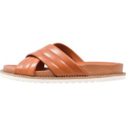 Buty damskie: Ten Points SANDRA Klapki cognac