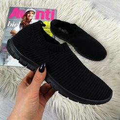 Buty sportowe damskie slip on czarne N.E.W.S. - czarny. Czarne buty sportowe damskie N.E.W.S., bez wzorów, sportowe. Za 59,99 zł.