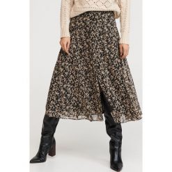 Wzorzysta spódnica midi - Czarny. Czarne spódniczki damskie Reserved, bez wzorów, midi. Za 139,99 zł.