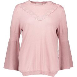 Sweter "Lulu" w kolorze jasnoróżowym. Różowe swetry damskie Kaffe, xs, bez wzorów, bez rękawów, bez kaptura. W wyprzedaży za 107,95 zł.