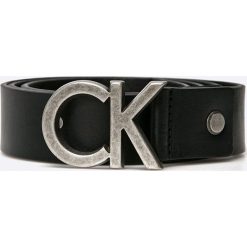 Calvin Klein Jeans - Pasek skórzany. Niebieskie paski męskie Calvin Klein Jeans, w paski, z jeansu. W wyprzedaży za 159,90 zł.