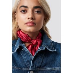 NA-KD Accessories Szalik Solid Satin - Red. Czerwone szaliki damskie marki NA-KD Accessories, z materiału. Za 40,95 zł.