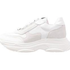 Trampki damskie slip on: SPM KATRIE Tenisówki i Trampki white
