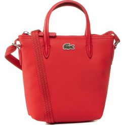 Torebka LACOSTE - Xs Shopping Cross Bag NF2609PO High Risk Red 883. Czerwone torebki klasyczne damskie Lacoste, bez wzorów, ze skóry ekologicznej, klasyczne, bez dodatków. W wyprzedaży za 249,00 zł.
