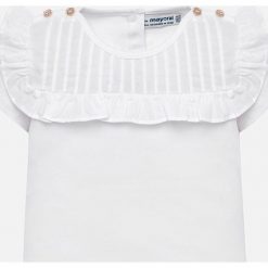 Mayoral - Top dziecięcy 68-98 cm. Białe bluzki dziewczęce Mayoral, z aplikacjami, z elastanu, z okrągłym kołnierzem, z krótkim rękawem, krótkie, bez kaptura. W wyprzedaży za 49,90 zł.