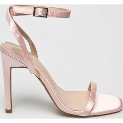 Public Desire - Sandały. Różowe sandały damskie Public Desire, bez wzorów, ze skóry, bez obcasa, na obcasie, na klamry. W wyprzedaży za 69,90 zł.