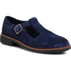 Półbuty CLARKS - Griffin Town 261440454 Navy Suede. Niebieskie półbuty damskie Clarks, na co dzień, bez wzorów, z zamszu, bez obcasa, na obcasie, bez zapięcia. W wyprzedaży za 239,00 zł.