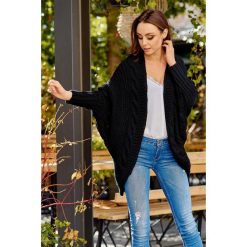 Kardigan oversize warkocz ls238. Czarne swetry damskie marki Lemoniade, bez wzorów, ze splotem, eleganckie, bez rękawów, bez kaptura. W wyprzedaży za 119,00 zł.