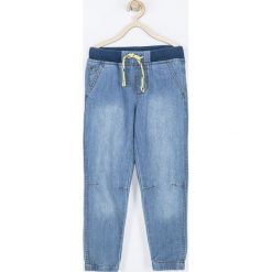 Coccodrillo - Jeansy dziecięce 92-122 cm. Niebieskie spodnie chłopięce marki COCCODRILLO, bez wzorów, z jeansu. Za 89,90 zł.