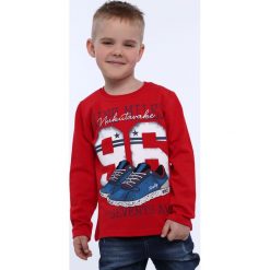 Bluza chłopięca z nadrukiem czerwona NDZ9094. Czerwone bluzy chłopięce marki Fasardi, z nadrukiem. Za 49,00 zł.