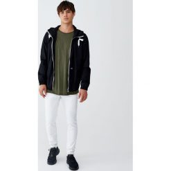 Białe jeansy skinny fit. Białe jeansy męskie marki Pull&Bear, m, bez wzorów. Za 75,90 zł.