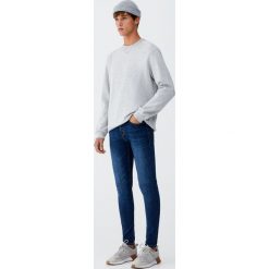 Ciemnoniebieskie jeansy skinny fit z efektem sprania. Niebieskie jeansy męskie marki Pull&Bear, m, bez wzorów. Za 119,00 zł.
