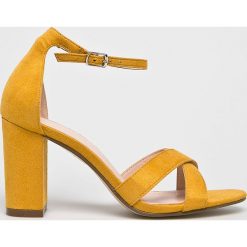 Answear - Sandały Ideal Shoes. Żółte sandały damskie ANSWEAR, bez wzorów, z materiału, z okrągłym noskiem, bez obcasa, na obcasie, na klamry. W wyprzedaży za 69,90 zł.