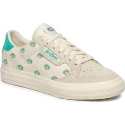 Buty adidas - Continental Vulc FV2714 Cwhite/Cwhite/Supcol. Białe półbuty damskie Adidas, bez wzorów, ze skóry, bez obcasa, na płaskiej podeszwie, bez zapięcia. W wyprzedaży za 319,00 zł.
