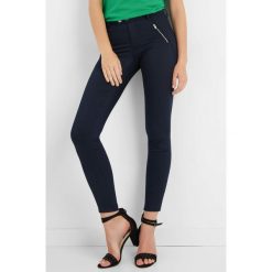 Spodnie skinny z zamkami. Niebieskie rurki damskie Orsay, z bawełny. Za 129,99 zł.