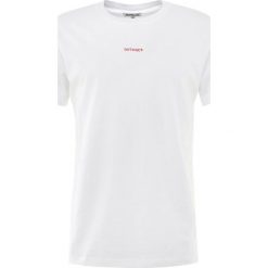 Band of Outsiders Tshirt z nadrukiem white/red. Białe koszulki polo męskie Band of Outsiders, m, z nadrukiem, z elastanu. Za 359,00 zł.