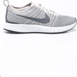 Nike Sportswear - Buty Dulaton Racer. Szare buty sportowe damskie Nike Sportswear, z materiału. W wyprzedaży za 239,90 zł.