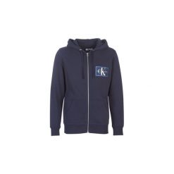 Bluzy Calvin Klein Jeans CHEST CHAMBRAY MONOGRAM ZIP UP. Niebieskie bluzy męskie Calvin Klein Jeans, s, bez wzorów, z jeansu, bez kołnierzyka, bez rękawów, bez kaptura. Za 539,00 zł.