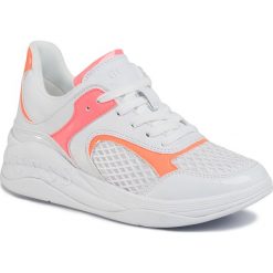 Sneakersy GUESS - Saucey FL6SAY ELE12 WHITE. Białe półbuty damskie Guess, ze skóry ekologicznej. W wyprzedaży za 469,00 zł.