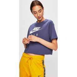 Nike Sportswear - T-shirt. Czarne topy damskie Nike Sportswear, s, z nadrukiem, z bawełny, z okrągłym kołnierzem. W wyprzedaży za 119,90 zł.