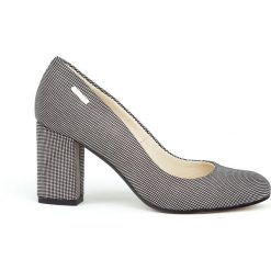 Czółenka w kropki - skóra naturalna - model 042 - kolor kropki. Szare czółenka damskie Zapato, na co dzień, bez wzorów, z jeansu, z okrągłym noskiem, bez obcasa, na obcasie. W wyprzedaży za 179,40 zł.
