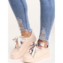 Różowe Buty Sportowe Save Me. Różowe buty sportowe damskie Born2be, bez wzorów, z satyny, sportowe. Za 59,99 zł.