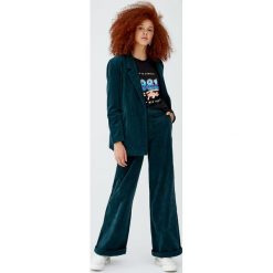Sztruksowe spodnie dzwony. Spodnie damskie Pull&Bear. Za 139,00 zł.