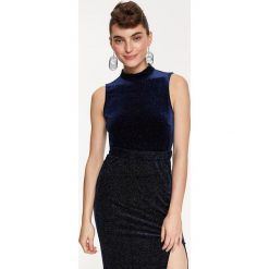 Welurowa bluzka półgolf. Bluzki damskie Top Secret, bez wzorów, z weluru, eleganckie, z golfem, bez rękawów. W wyprzedaży za 49,99 zł.