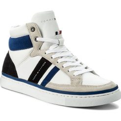 Sneakersy TOMMY HILFIGER - Maze 2C1 FM0FM01504 Midnight/Monaco Blue/White 902. Białe sneakersy męskie TOMMY HILFIGER, na co dzień, bez wzorów, z zamszu, bez zapięcia. W wyprzedaży za 329,00 zł.