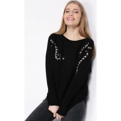 Czarny Sweter Whereabouts. Czarne swetry klasyczne damskie Born2be, l, z dekoltem w łódkę. Za 59,99 zł.