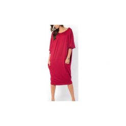 SUKIENKA NONE | LUŹNA KIMONO BORDOWA. Czerwone sukienki z falbanami marki Meleksima, l, z materiału, midi, oversize. Za 132,30 zł.