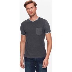 T-SHIRT KRÓTKI RĘKAW MĘSKI. Szare t-shirty męskie marki Top Secret, na jesień, m. Za 29,99 zł.