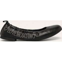 Love Moschino - Baleriny skórzane. Czarne baleriny damskie Love Moschino, bez wzorów, ze skóry, bez obcasa, na obcasie. W wyprzedaży za 539,90 zł.