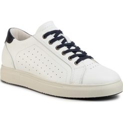 Sneakersy QUAZI - QZ-61-04-000574 102. Białe sneakersy męskie QUAZI, na co dzień, bez wzorów, ze skóry, bez zapięcia. Za 289,00 zł.