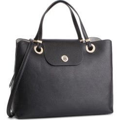 Torebka TOMMY HILFIGER - My Tommy Satchel AW0AW06620 002. Czarne torebki klasyczne damskie TOMMY HILFIGER, bez wzorów, ze skóry ekologicznej, klasyczne, bez dodatków. W wyprzedaży za 449,00 zł.