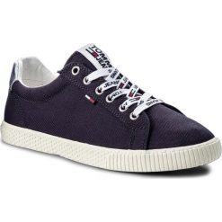 Tenisówki TOMMY JEANS - Casual Sneaker EN0EN00125 Midnight 403. Niebieskie półbuty damskie marki Tommy Jeans, bez wzorów, z jeansu, bez zapięcia. W wyprzedaży za 199,00 zł.